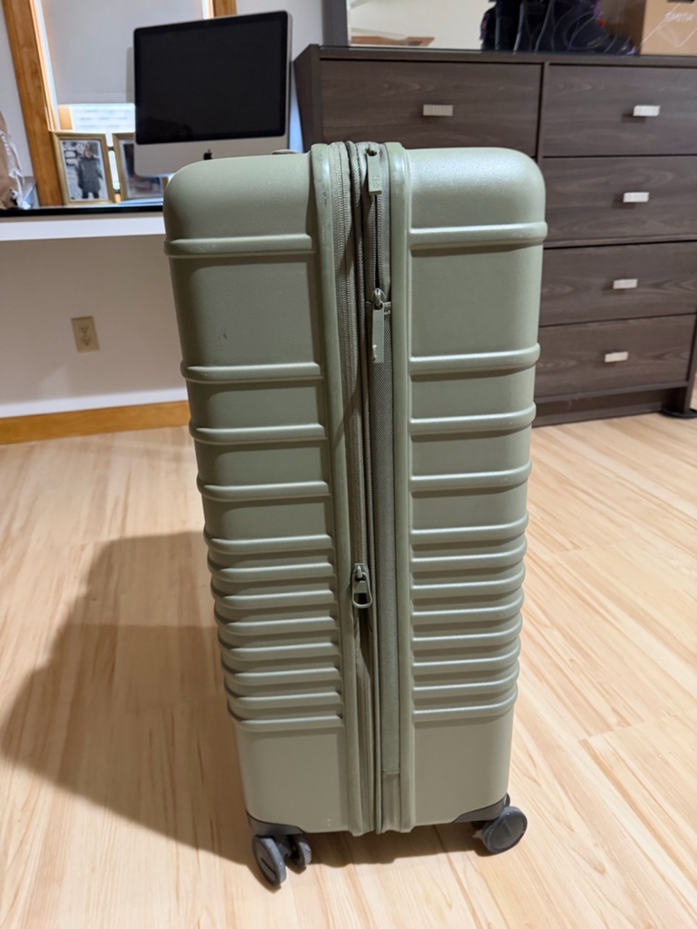 BEIS Matte Olive Hardside Spinner Large Check In Roller - Picture 4 of 5